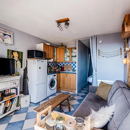 Bord De Apartment
